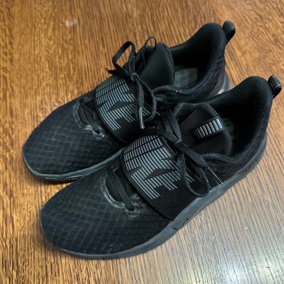 Nike Shoes - Women’s Nike Renew Tennis Shoes (7.5)